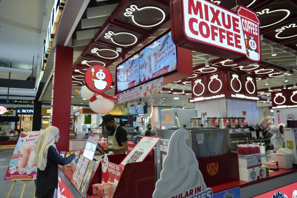 Mixue and Lucky Cup Storefront